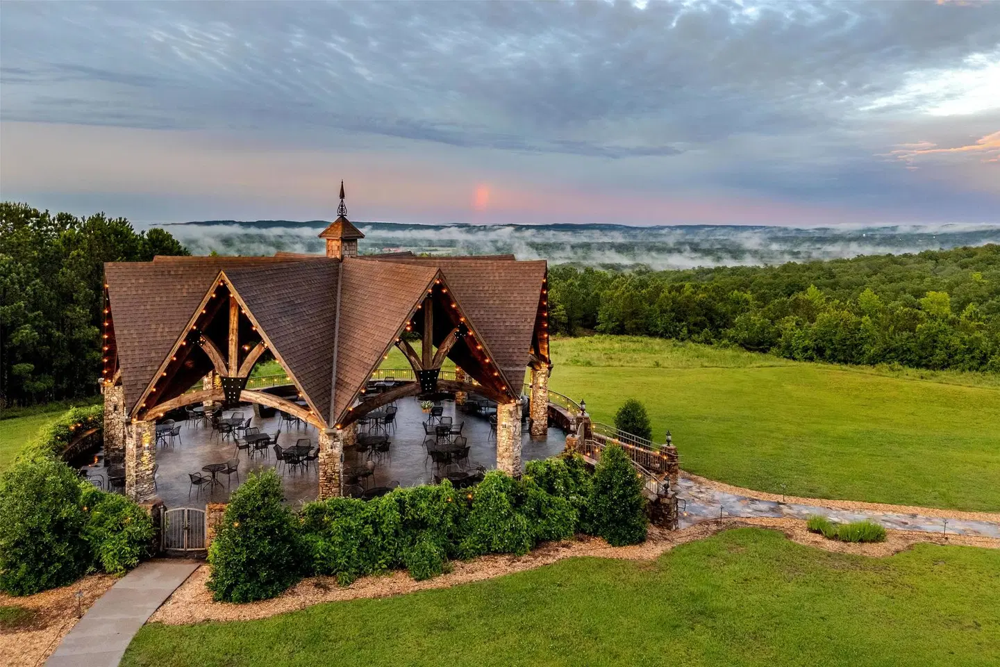 Aiden By Best Western @ Warm Springs Hotel And Event Center LANDSCAPE