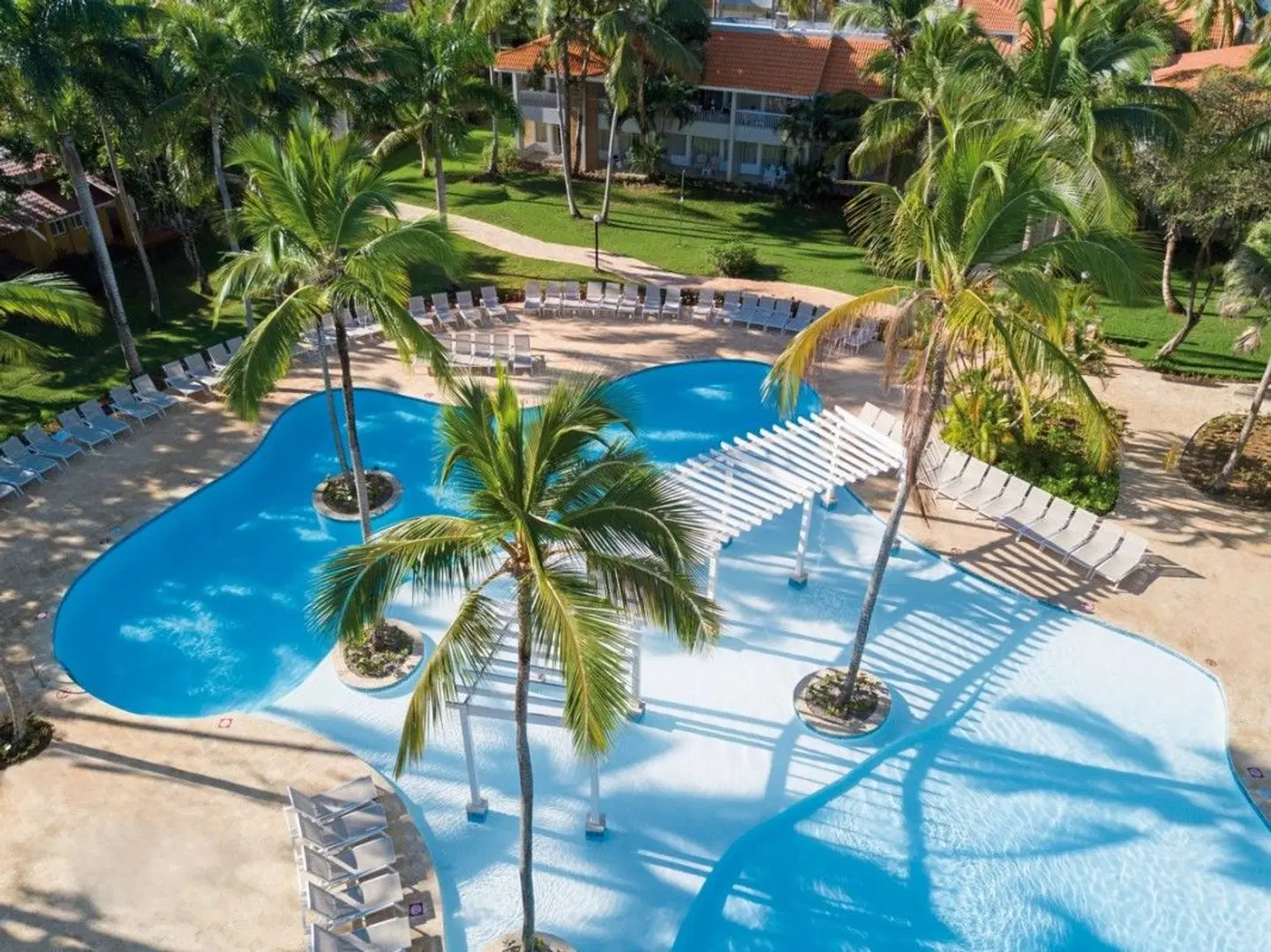 Wyndham Alltra Samana OUTDOOR_POOL