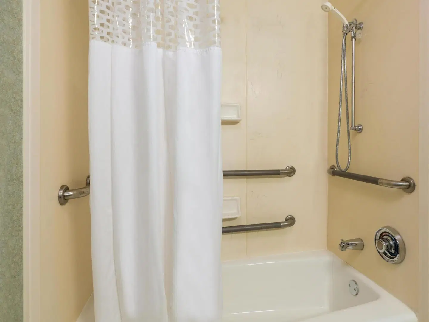 Hampton Inn Atlanta-Perimeter Center Badezimmer