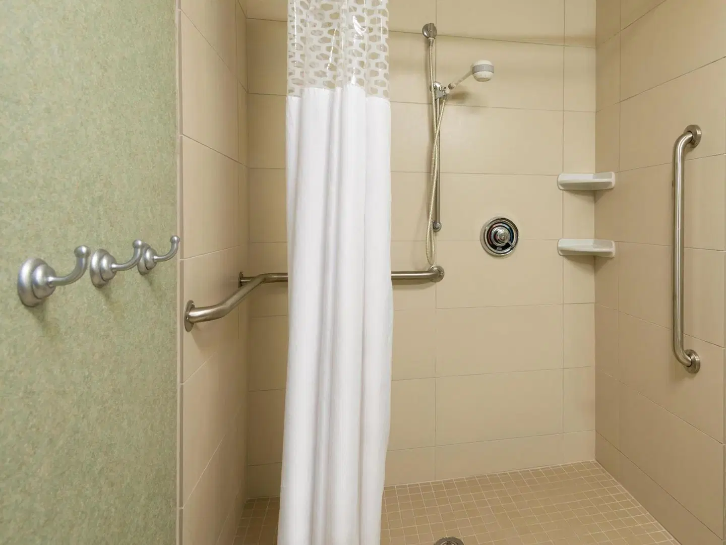 Hampton Inn Atlanta-Perimeter Center Badezimmer