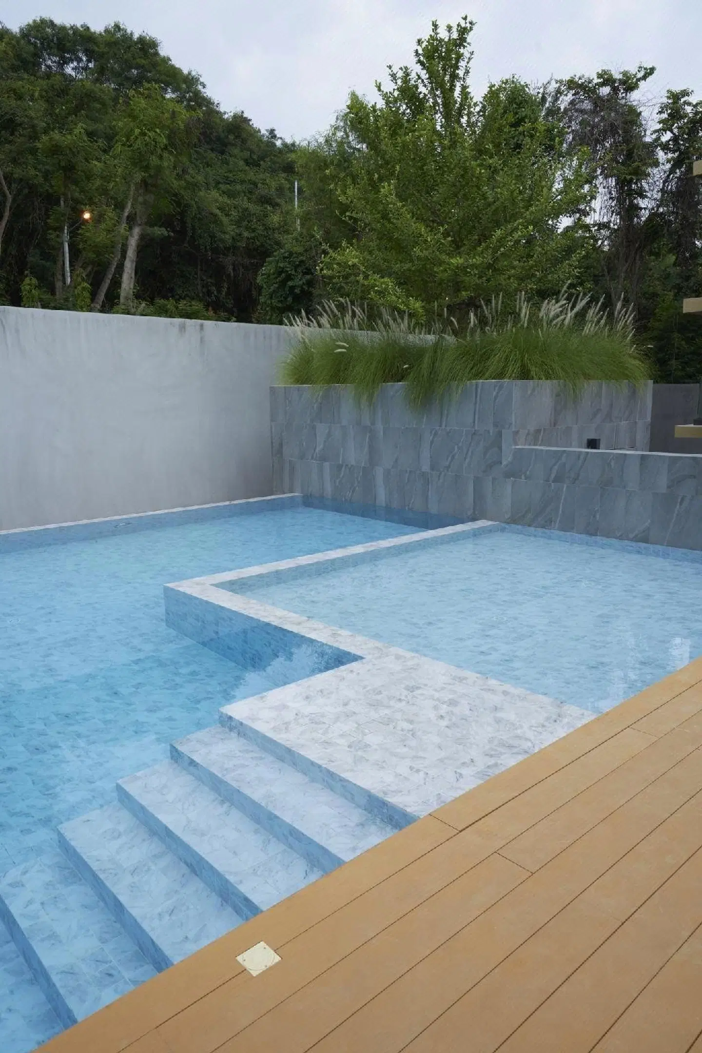 Has Pattaya (SHA Certified) Hallenbad
