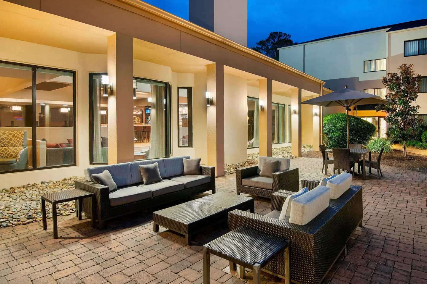 Courtyard by Marriott Savannah Midtown Terrasse