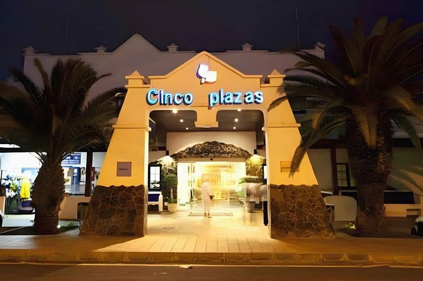 Cinco Plazas EXTERIOR