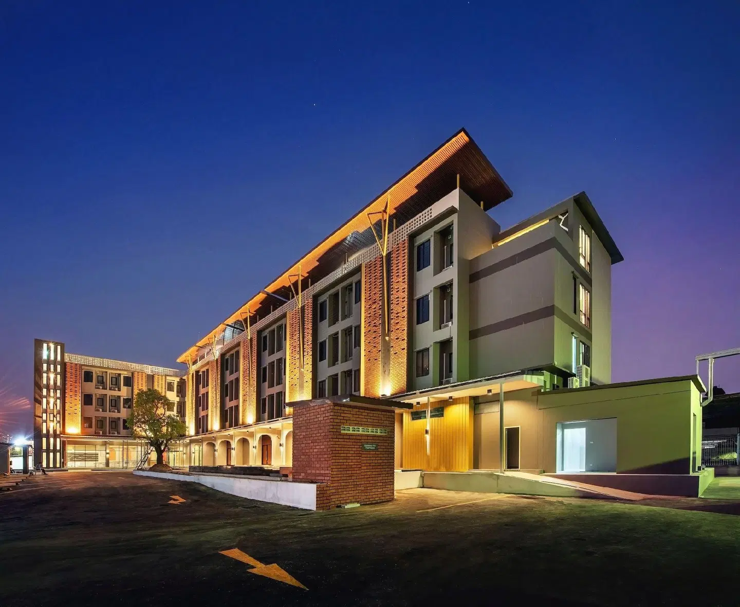 PLAAI Plus Hotel Rayong EXTERIOR
