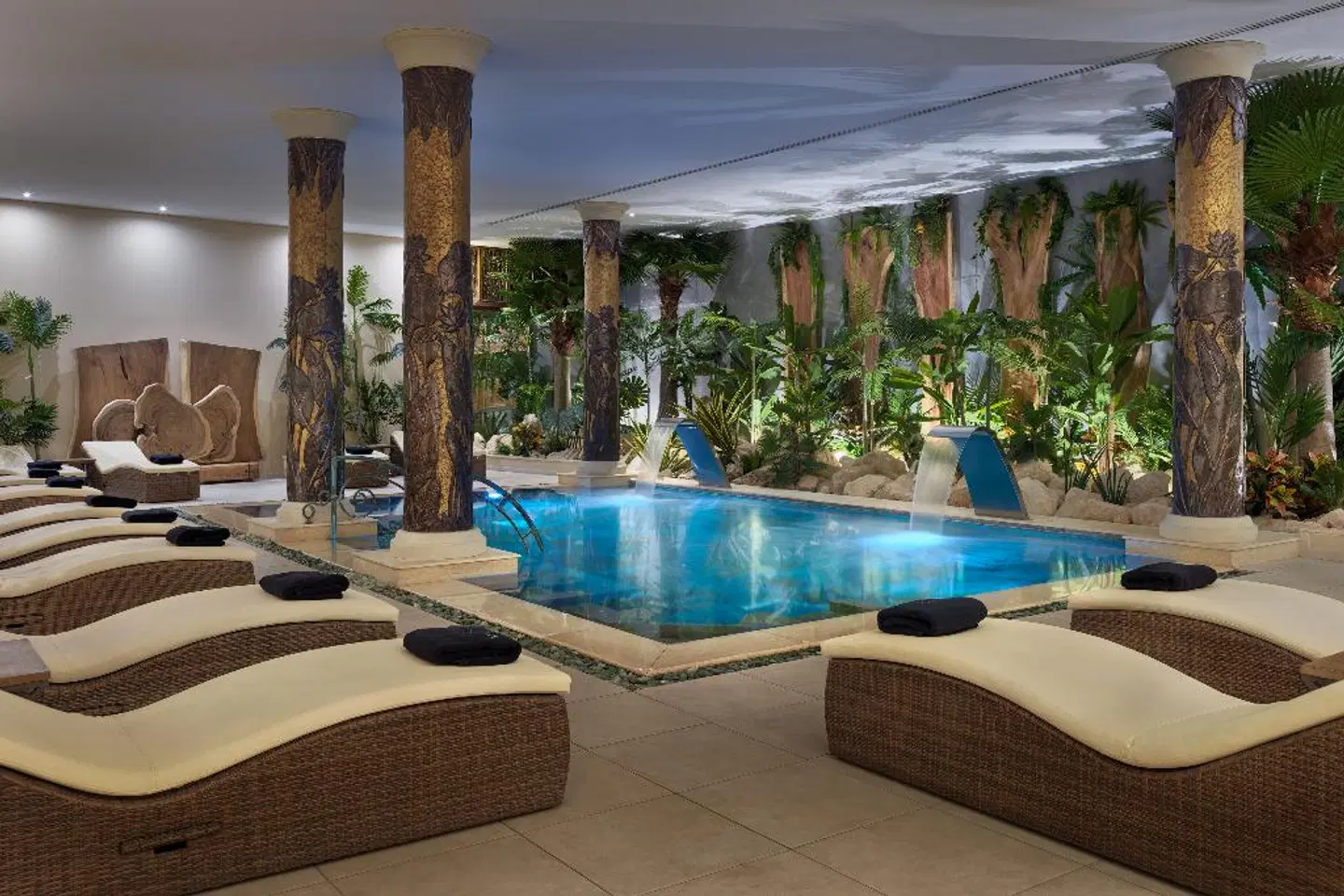 Royal River Luxury Hotel - Adults Only Hallenbad