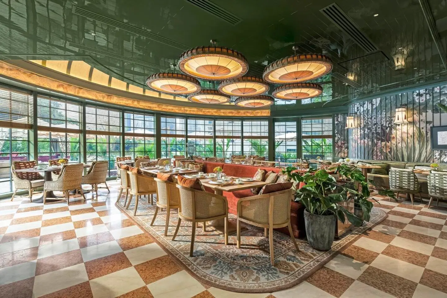 Island Shangri-La, Hong Kong Restaurant