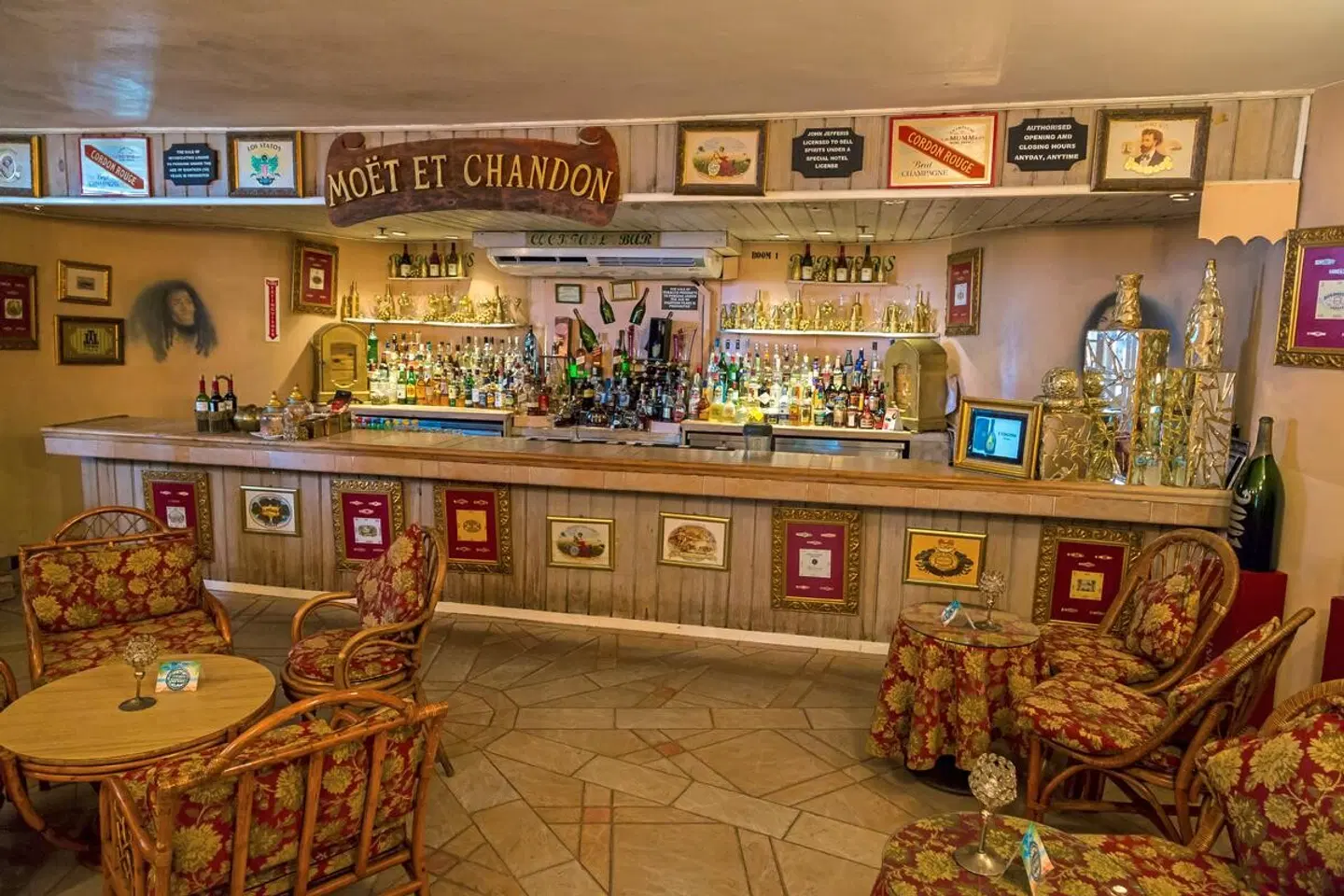 Coco Reef Resort & Spa LOUNGE_LOBBY