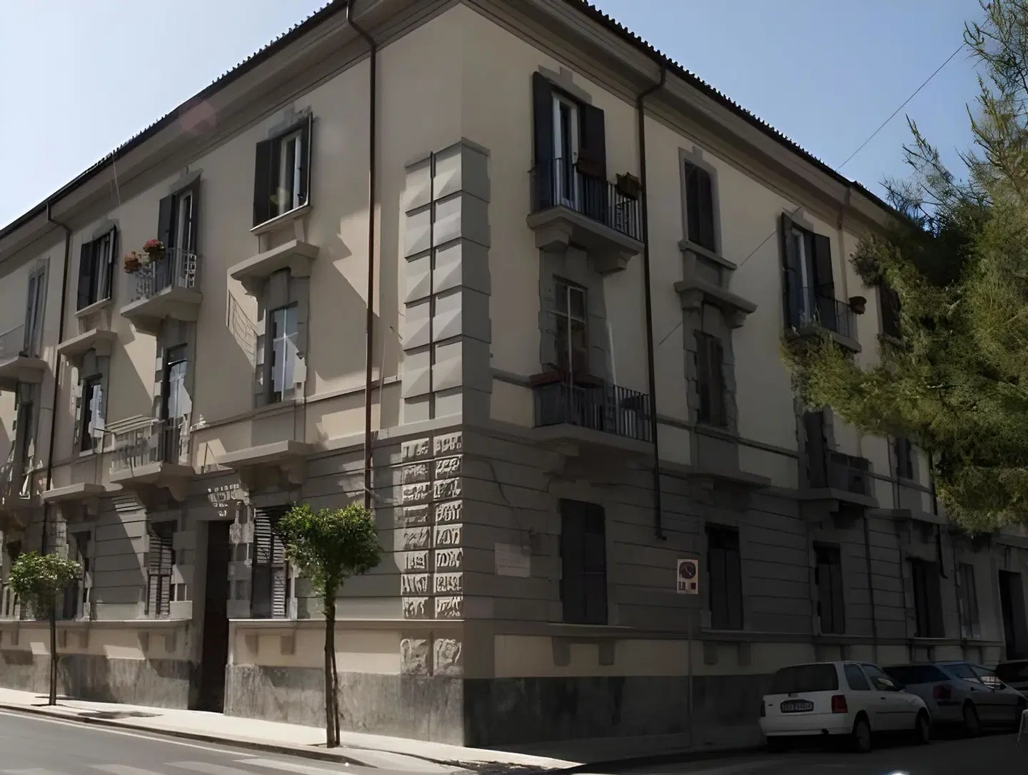 B&B Nike EXTERIOR