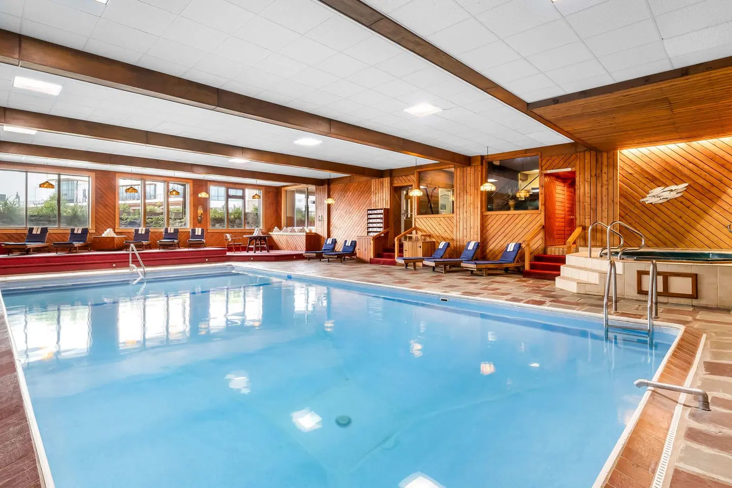 Best Western Adirondack Inn Hallenbad