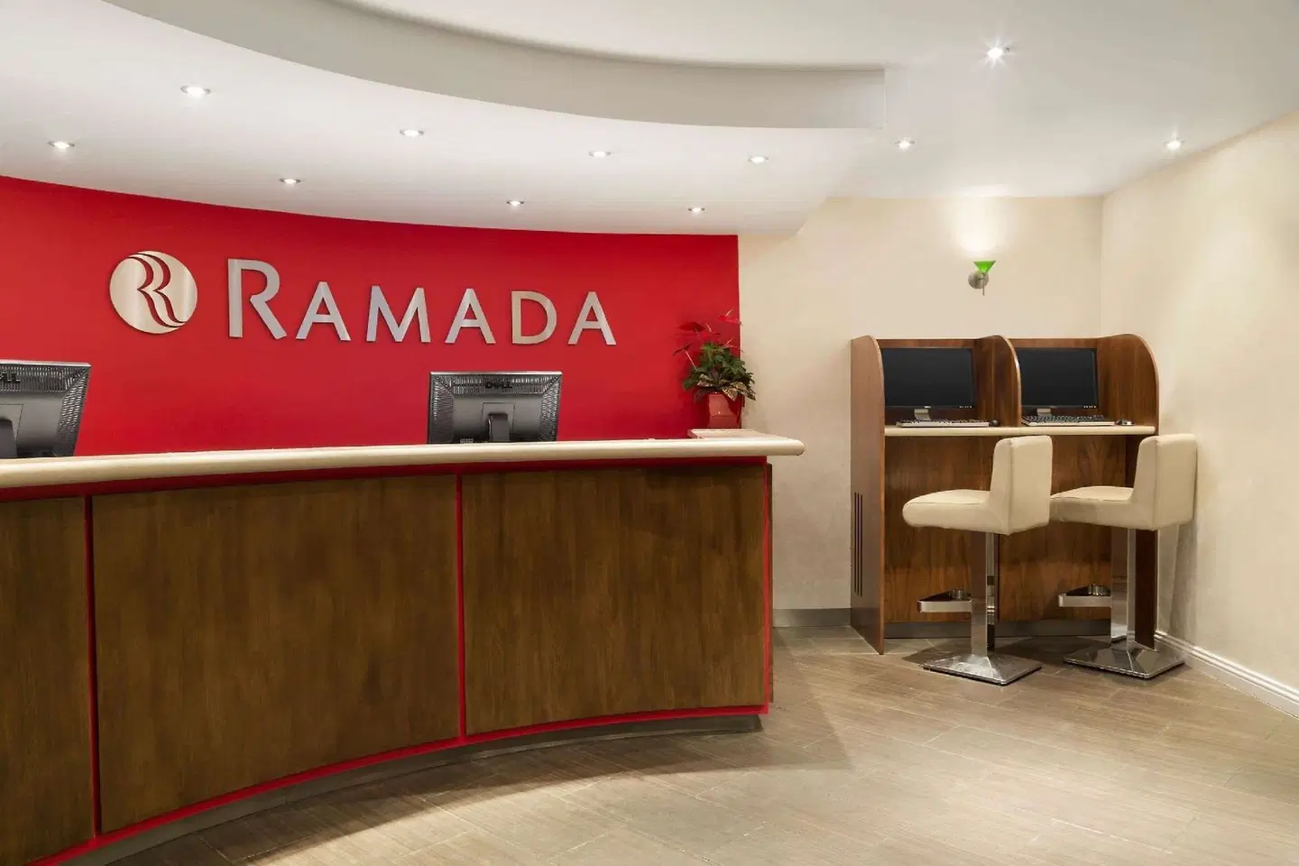 Ramada by Wyndham Hounslow - Heathrow East LOUNGE_LOBBY
