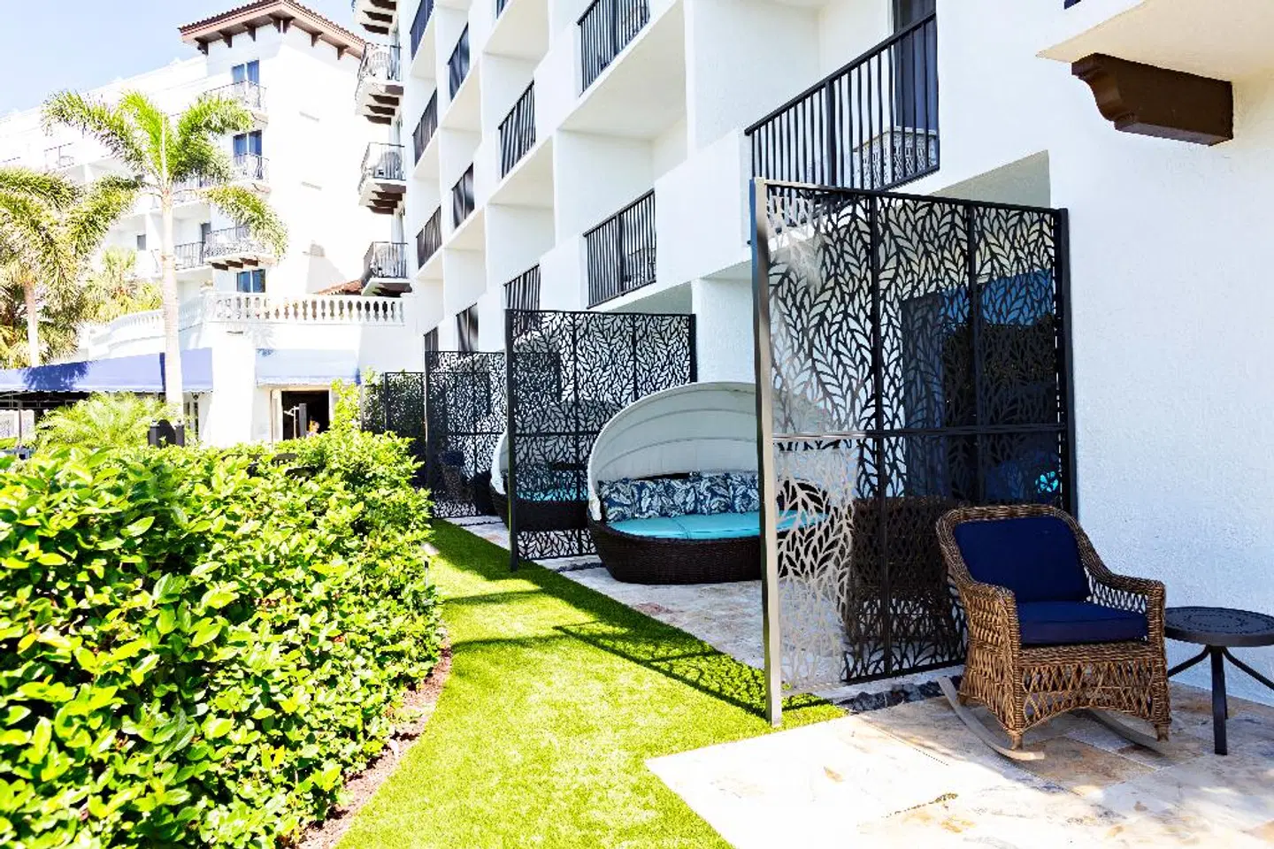 Inn at Pelican Bay EXTERIOR