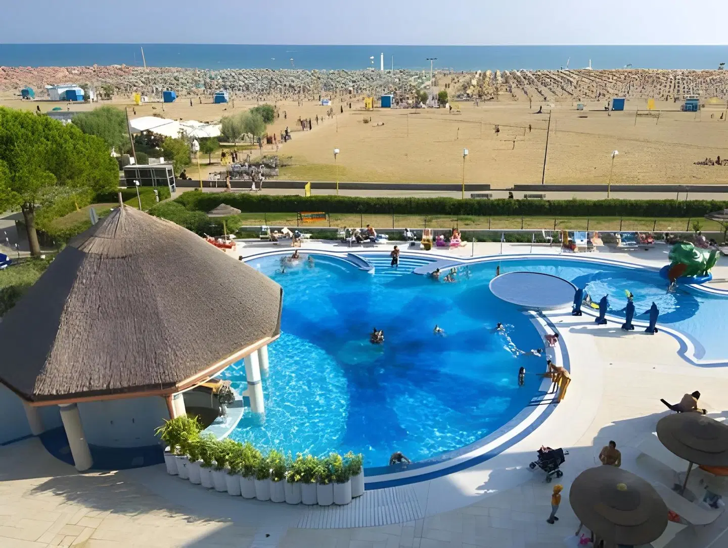 Ashanti Aparthotel OUTDOOR_POOL