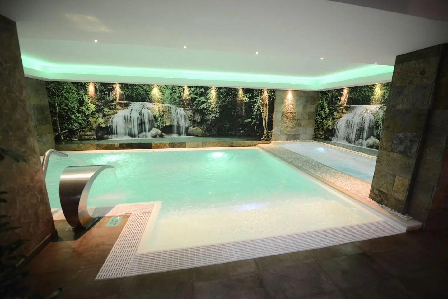 Sicilia Hotel Spa Hallenbad