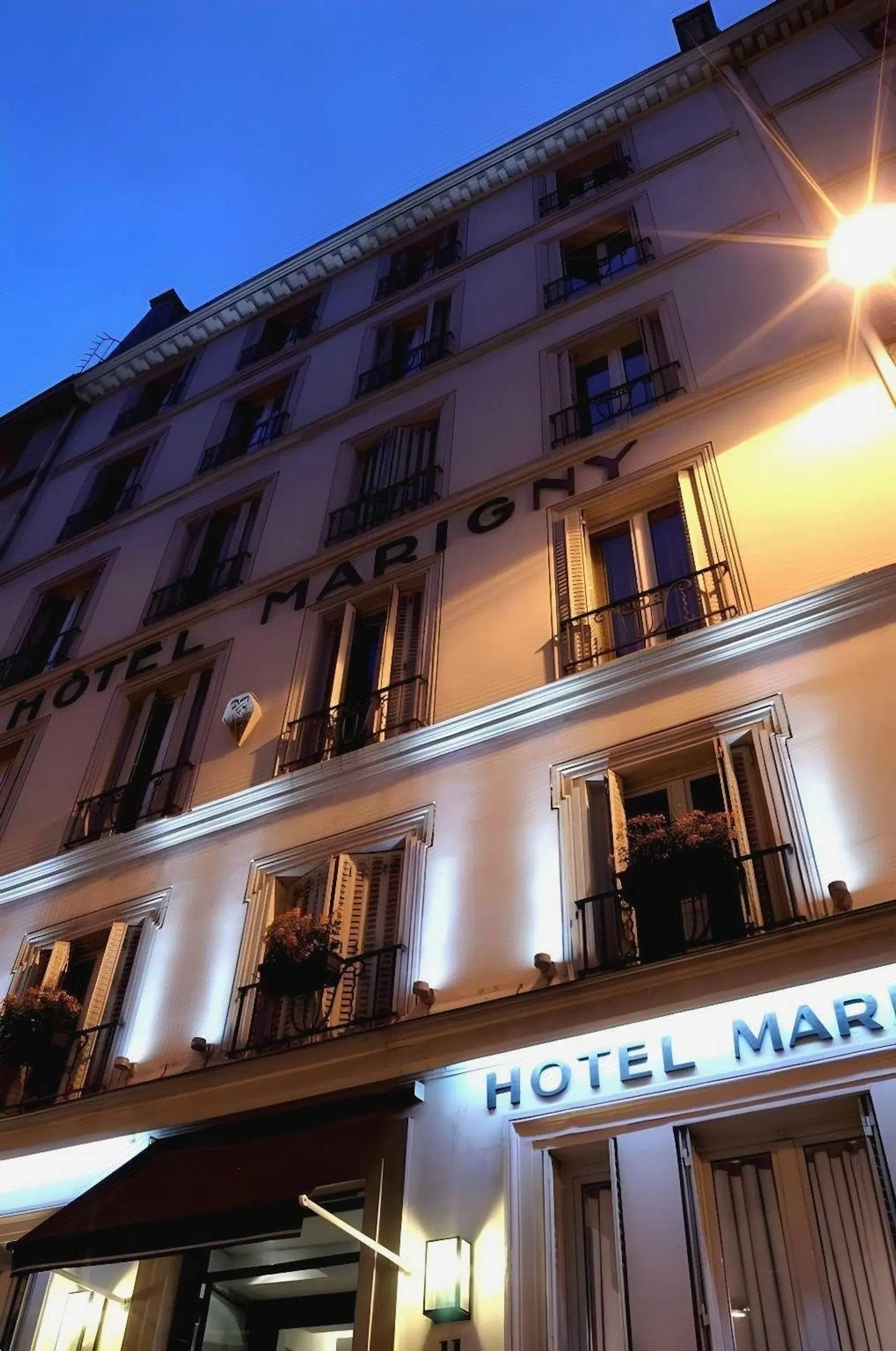 Opera Marigny EXTERIOR