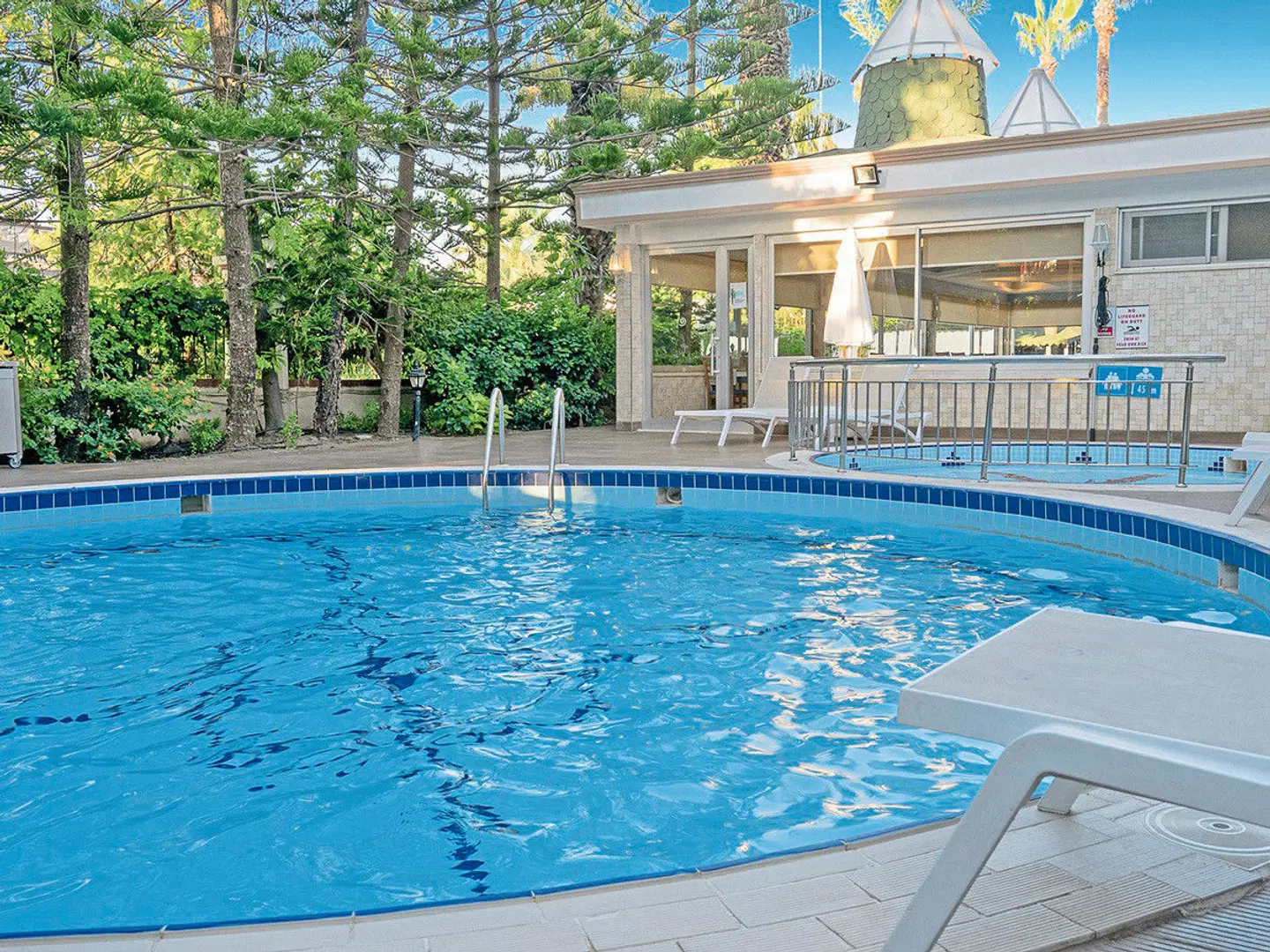 Side Bay Hotel OUTDOOR_POOL