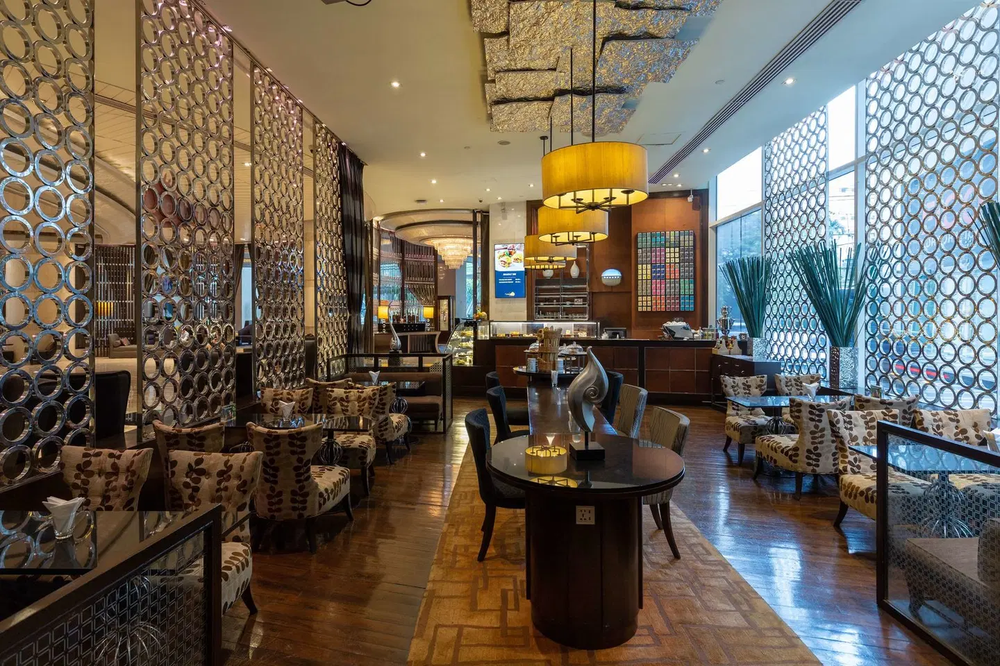 Hilton Bangkok Grande Asoke Bar