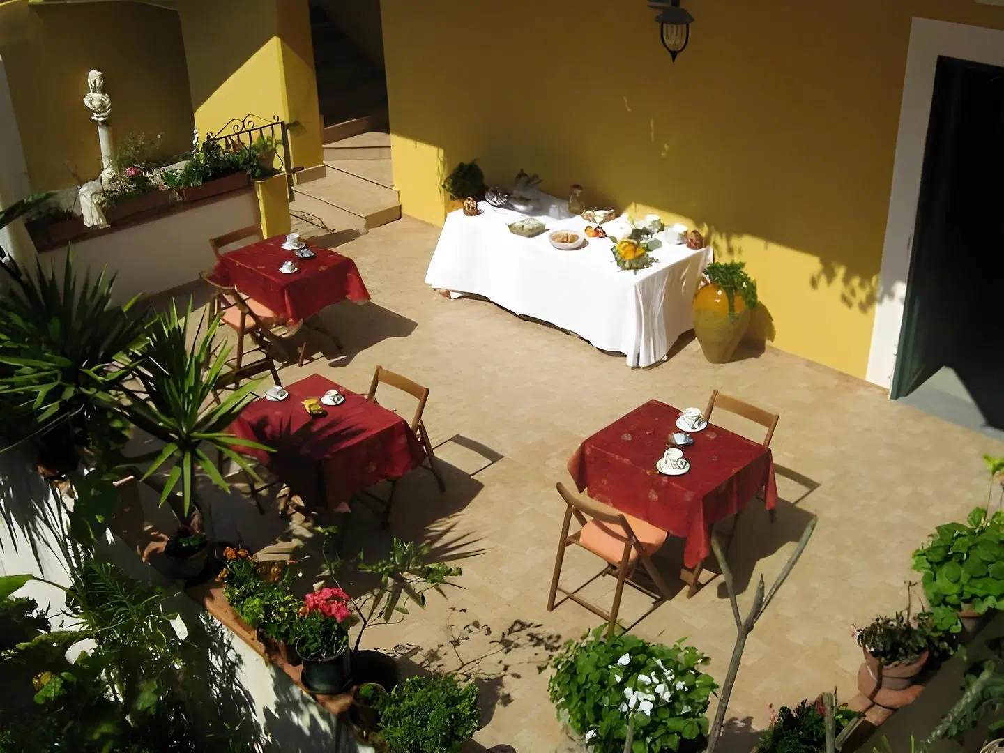 Donna Rosa Restaurant