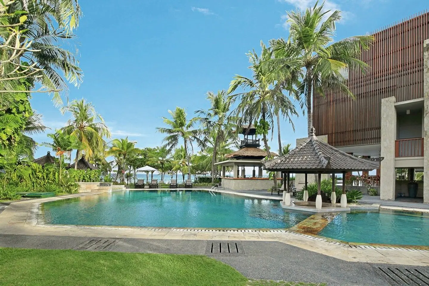 Candi Beach Resort & Spa OUTDOOR_POOL