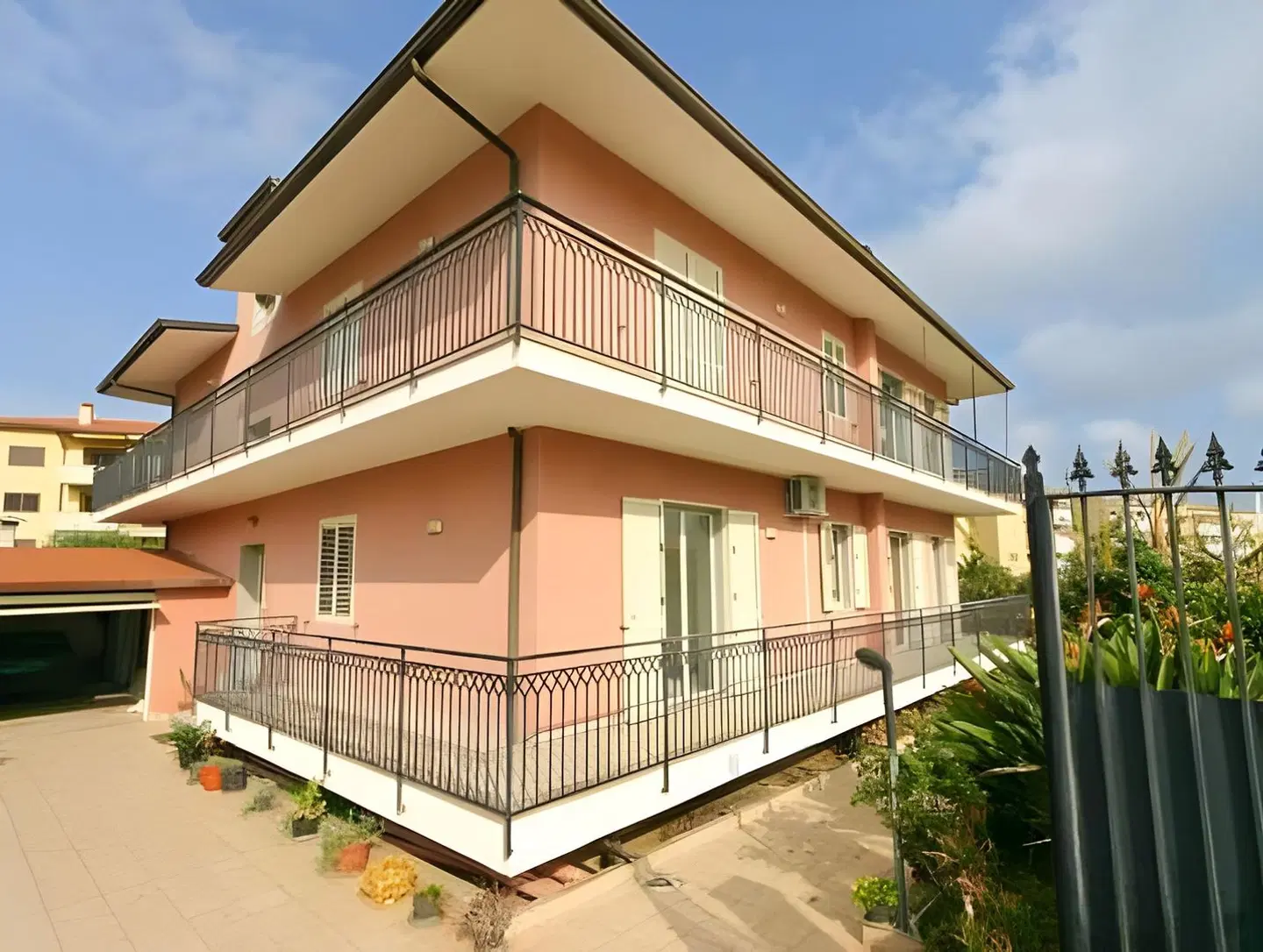 Kosmos EXTERIOR