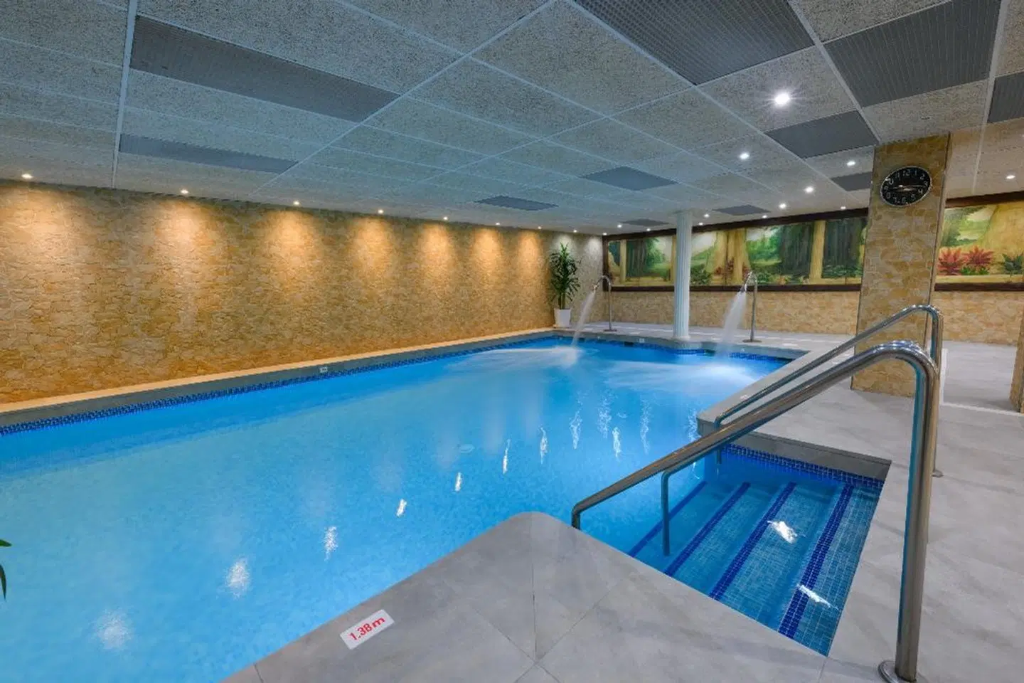 Aparthotel Monarque Sultán Hallenbad