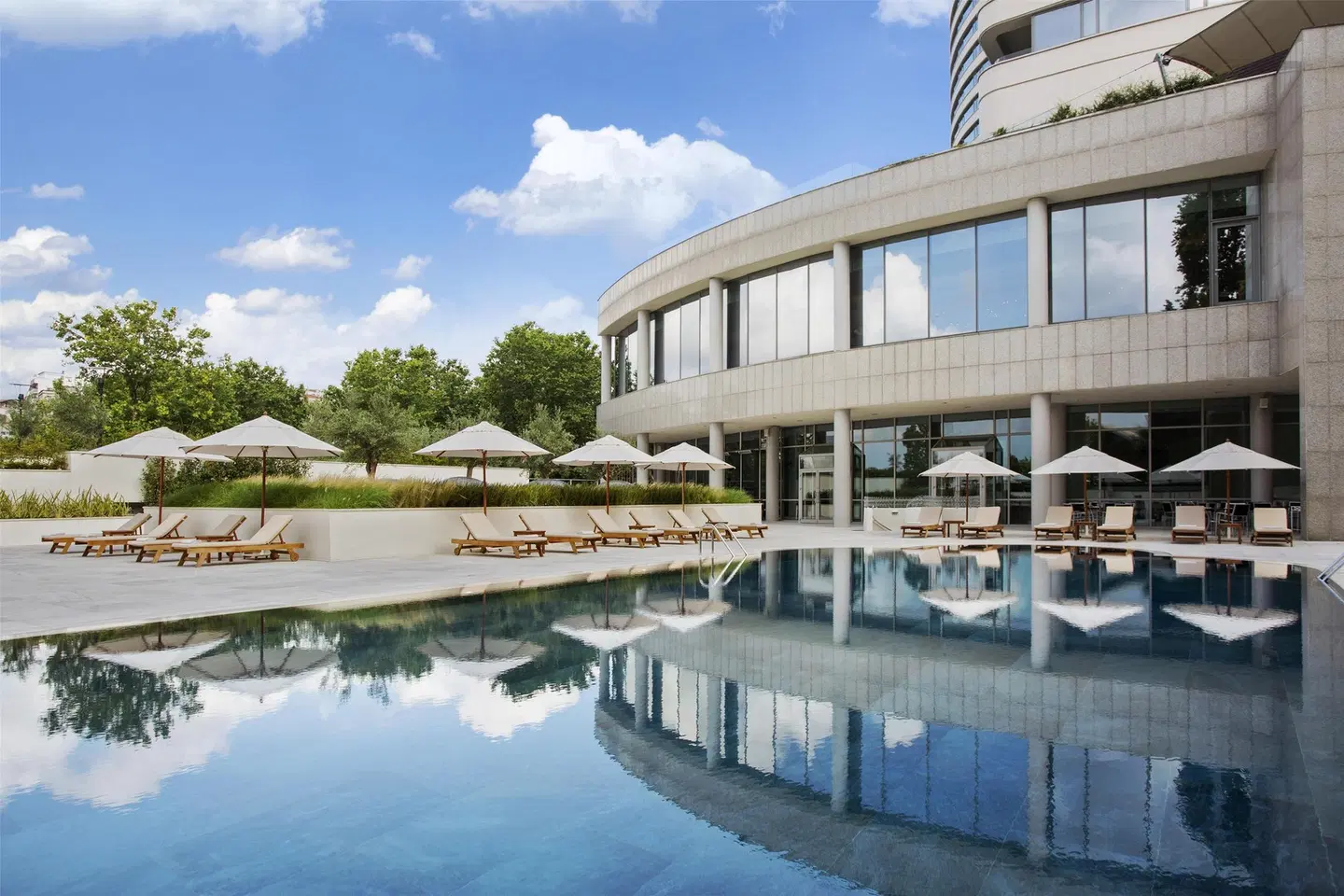 Conrad Istanbul Bosphorus OUTDOOR_POOL