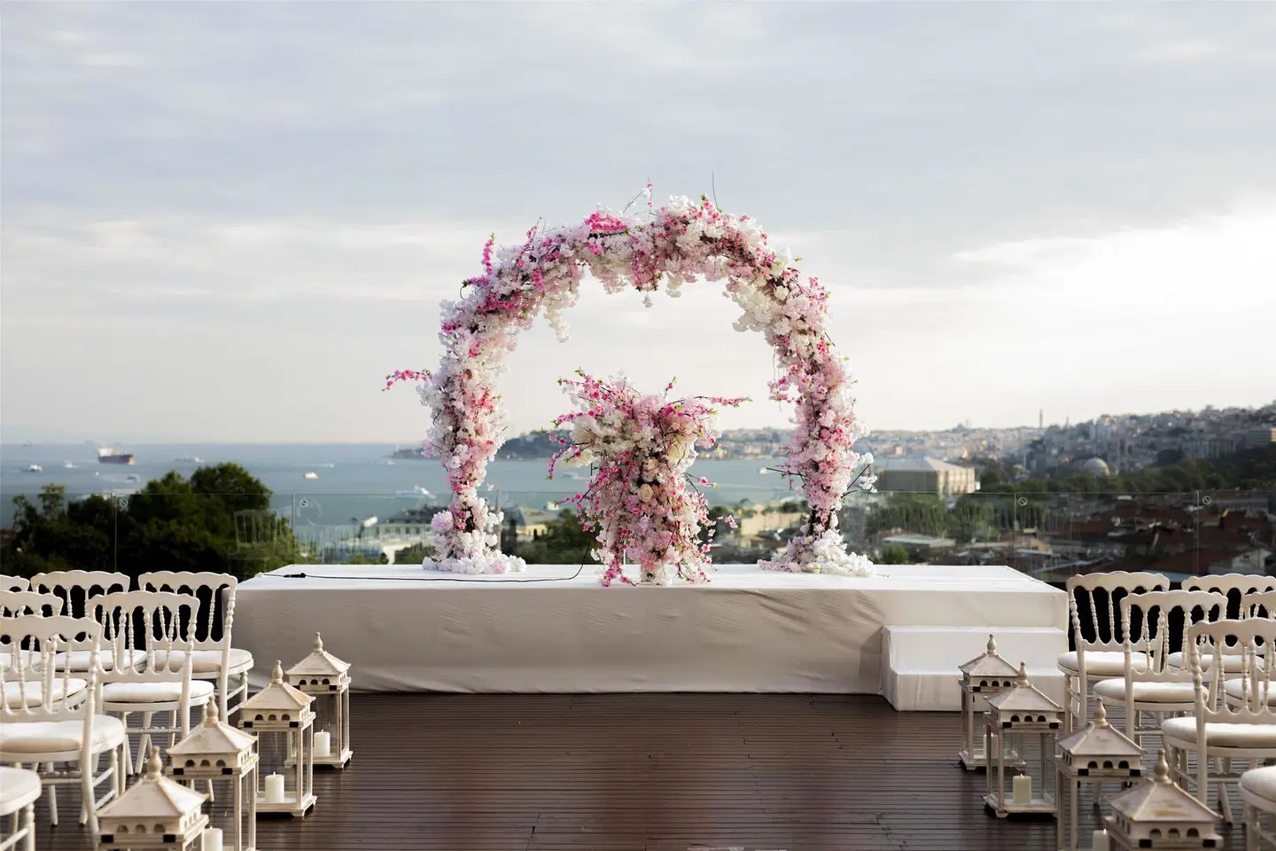 Conrad Istanbul Bosphorus Terrasse