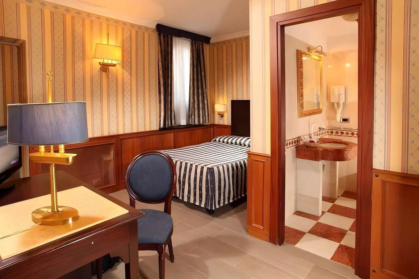 Del Corso ROOM_EXAMPLE