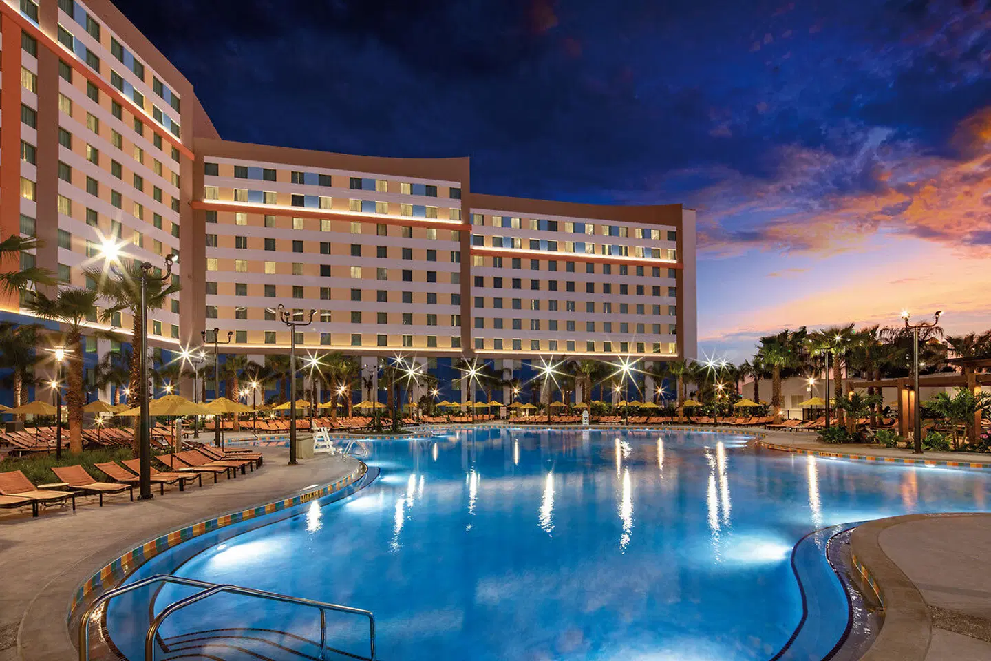 Universal's Endless Summer Resort - Dockside Inn and Suites OUTDOOR_POOL