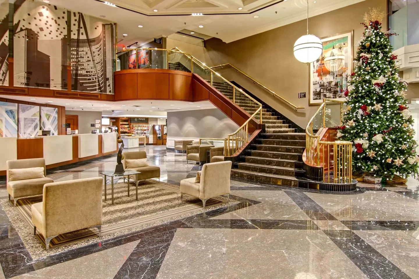 DoubleTree by Hilton Toronto Downtown Bar