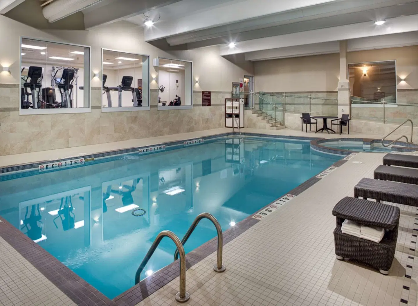 DoubleTree by Hilton Toronto Airport Hallenbad