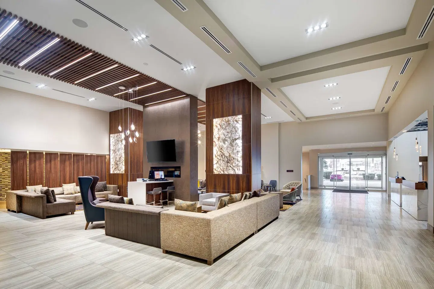 DoubleTree by Hilton Toronto Airport LOUNGE_LOBBY