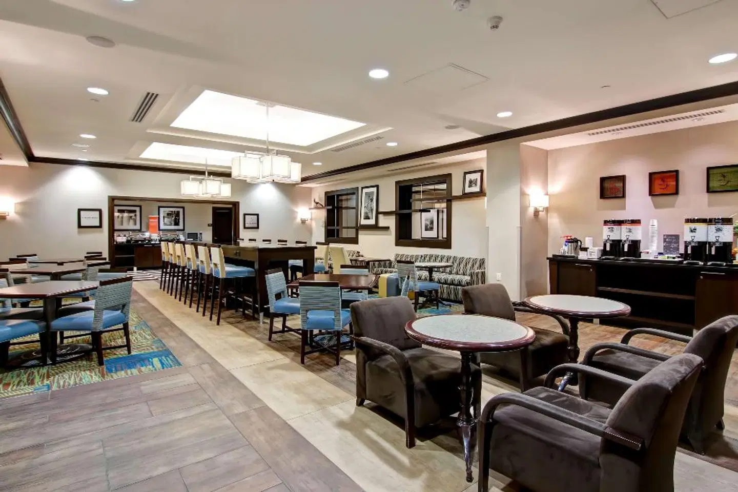 Hampton Inn by Hilton Toronto Airport Corporate Centre Bar