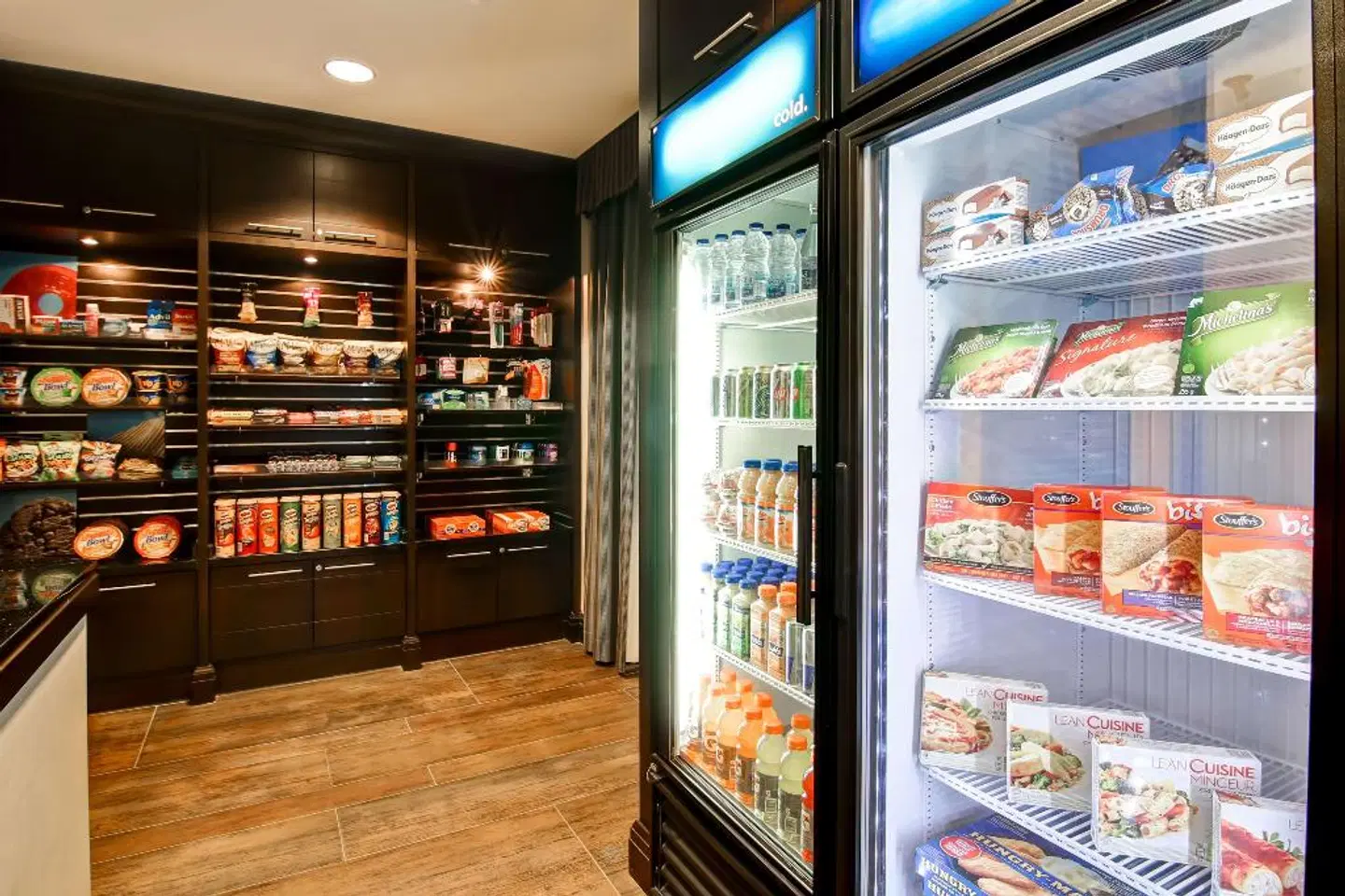 Hampton Inn by Hilton Toronto Airport Corporate Centre Bar