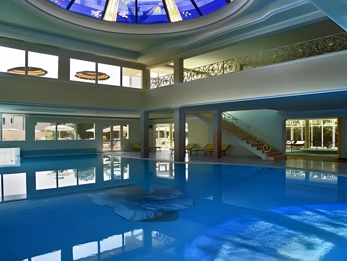Palace Hotel Meggiorato Hallenbad