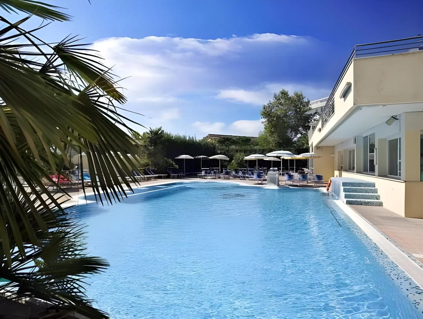 Palace Hotel Meggiorato OUTDOOR_POOL