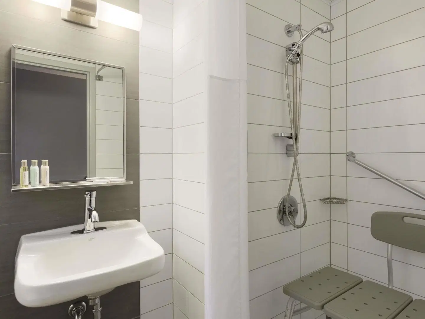 Travelodge Hotel by Wyndham Montreal Centre Badezimmer