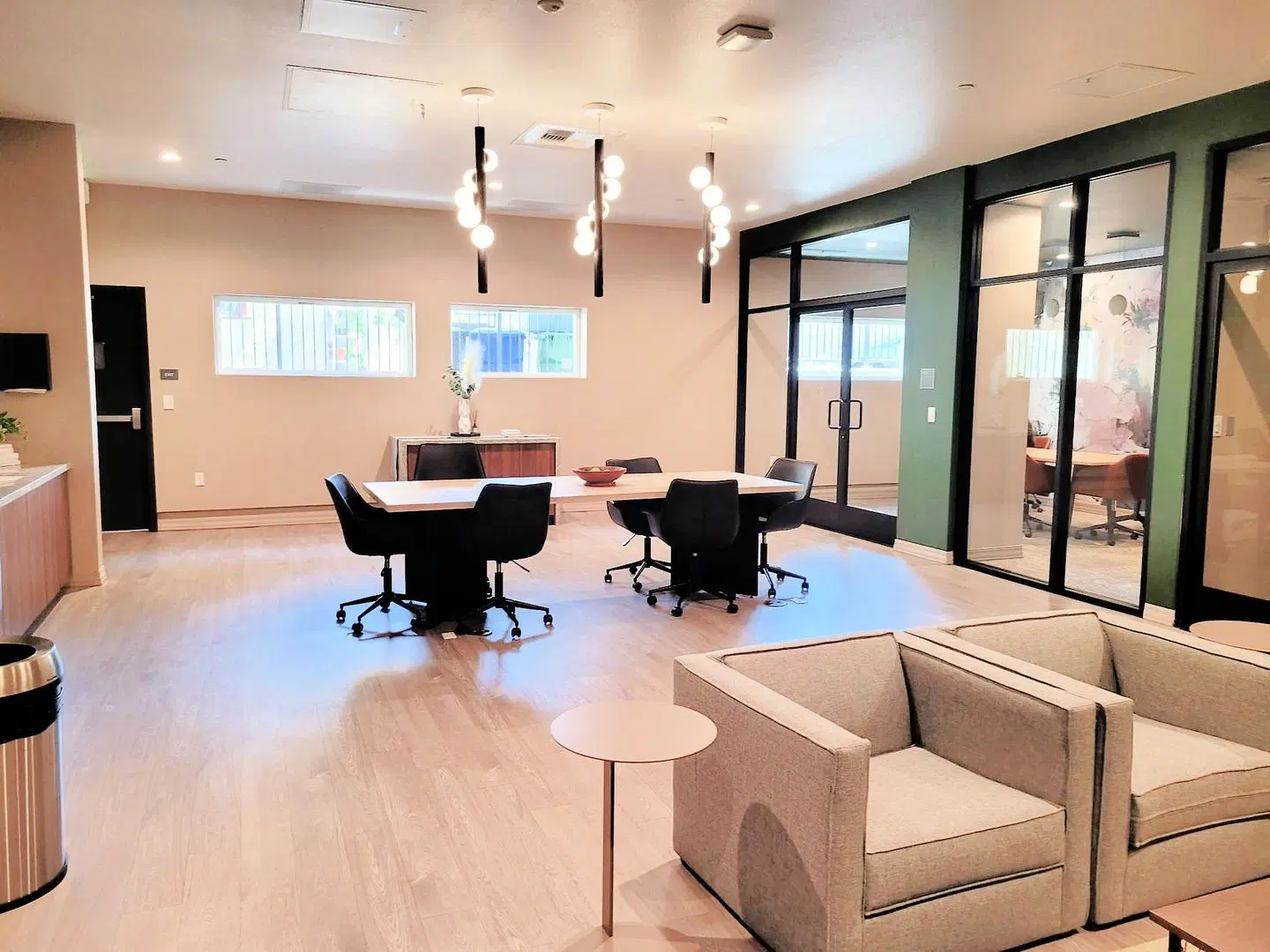 GORGEOUS Hollywood LA's best location LOUNGE_LOBBY