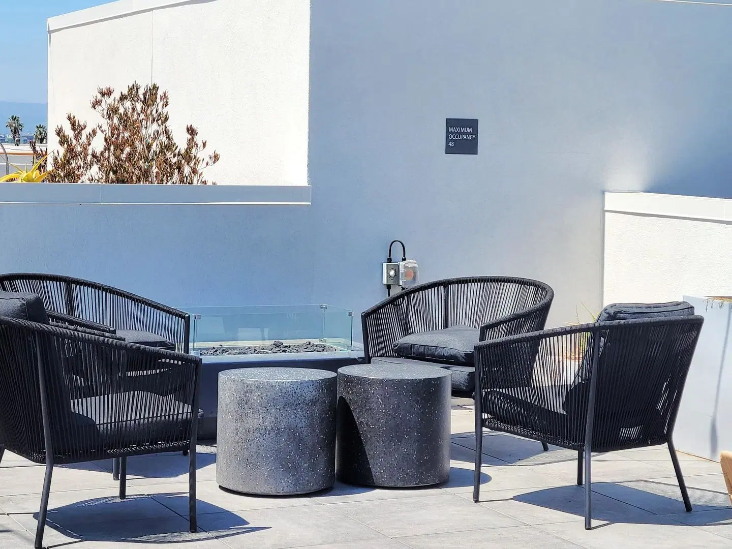 GORGEOUS Hollywood LA's best location LOUNGE_LOBBY