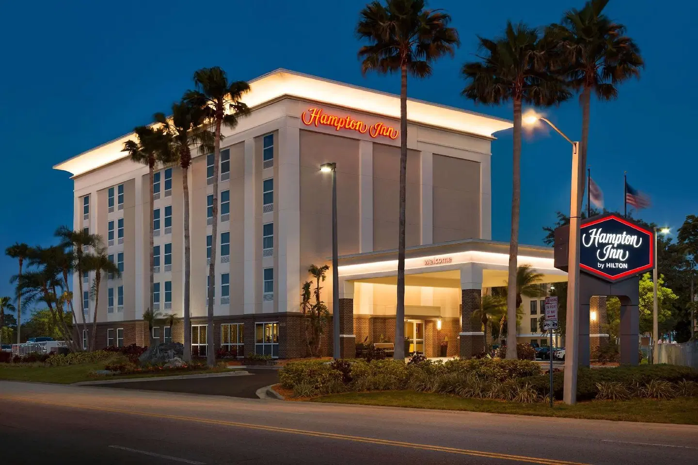 Hampton Inn Tampa/Rocky Point-Airport EXTERIOR