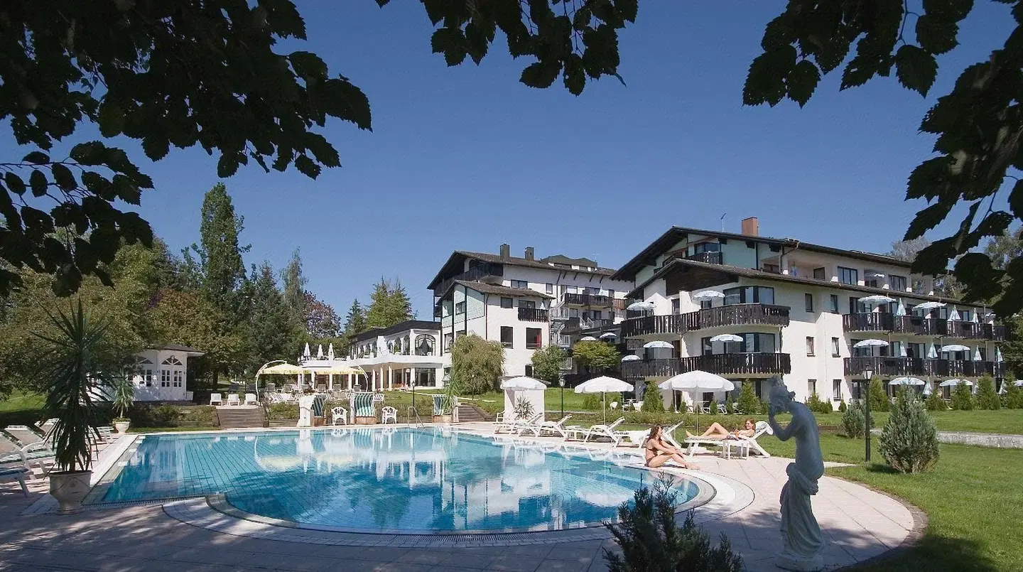 Tanneck OUTDOOR_POOL