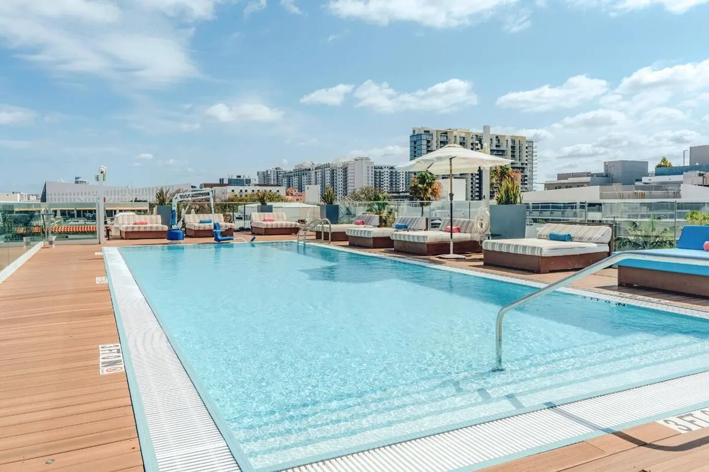 Iberostar Waves Miami Beach OUTDOOR_POOL