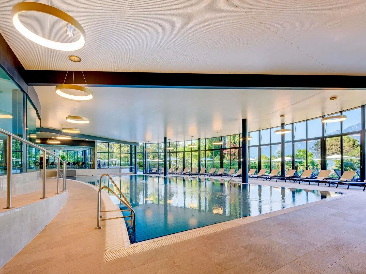 Fairmont Le Montreux Palace Hallenbad