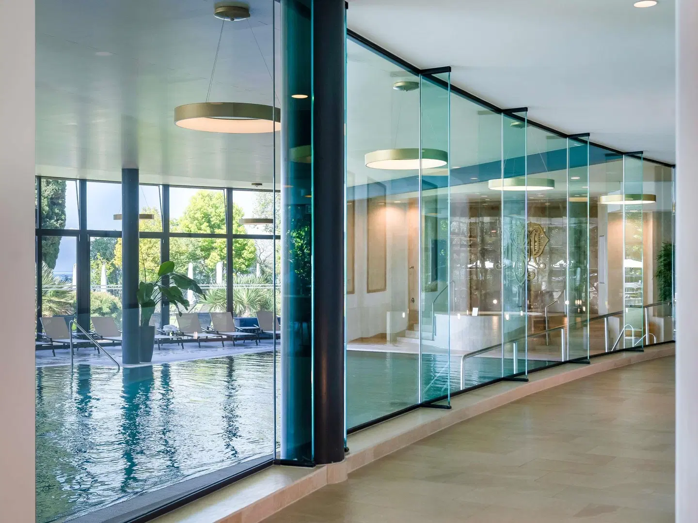 Fairmont Le Montreux Palace Hallenbad