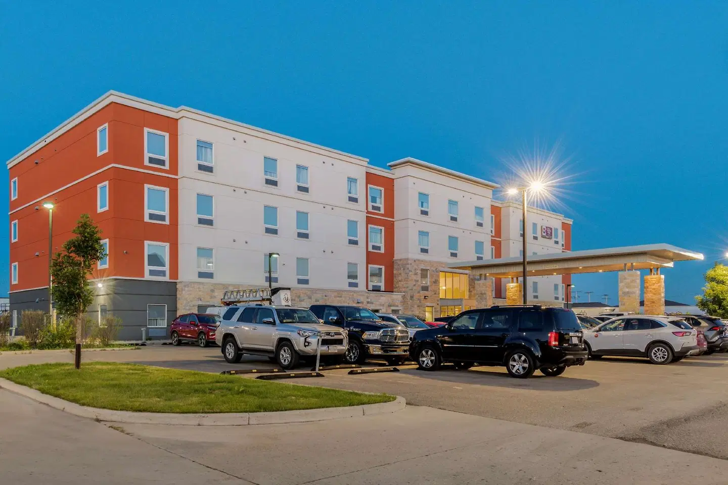 Best Western Plus Eastgate Inn & Suites EXTERIOR