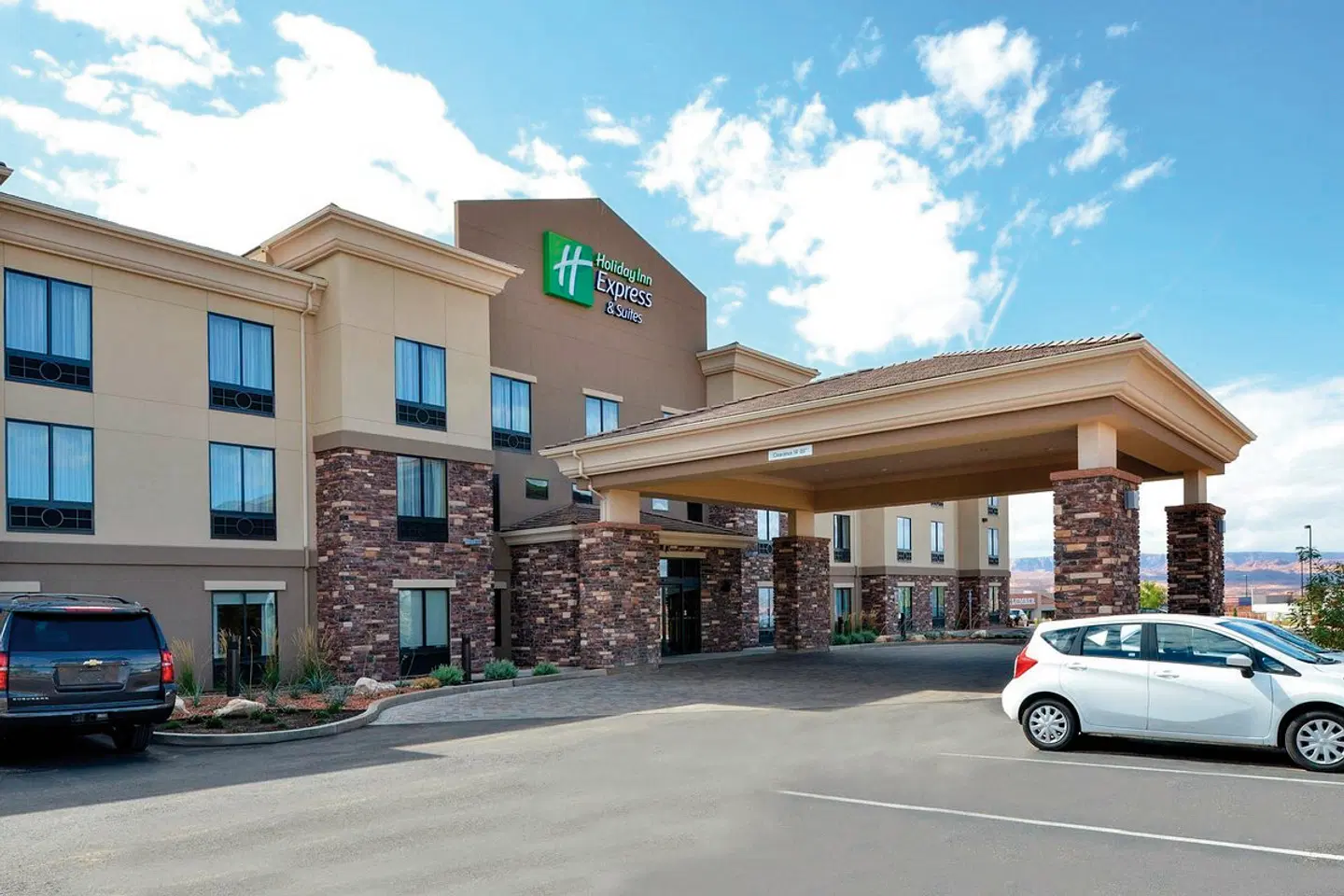 Holiday Inn Express & Suites Page, an IHG Hotel EXTERIOR