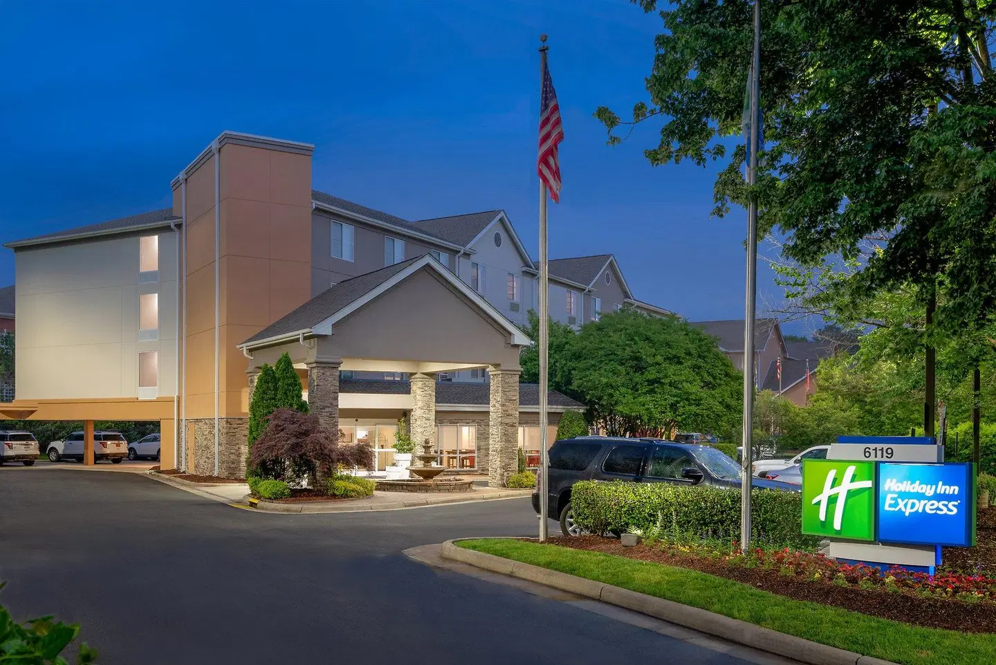 Holiday Inn Express Chapel Hill by IHG EXTERIOR