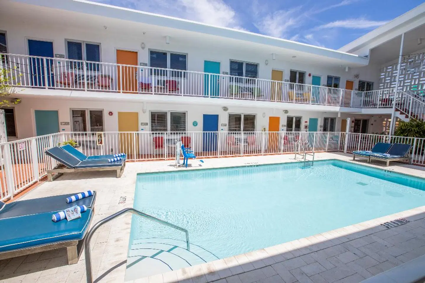 Waterside Hotel OUTDOOR_POOL