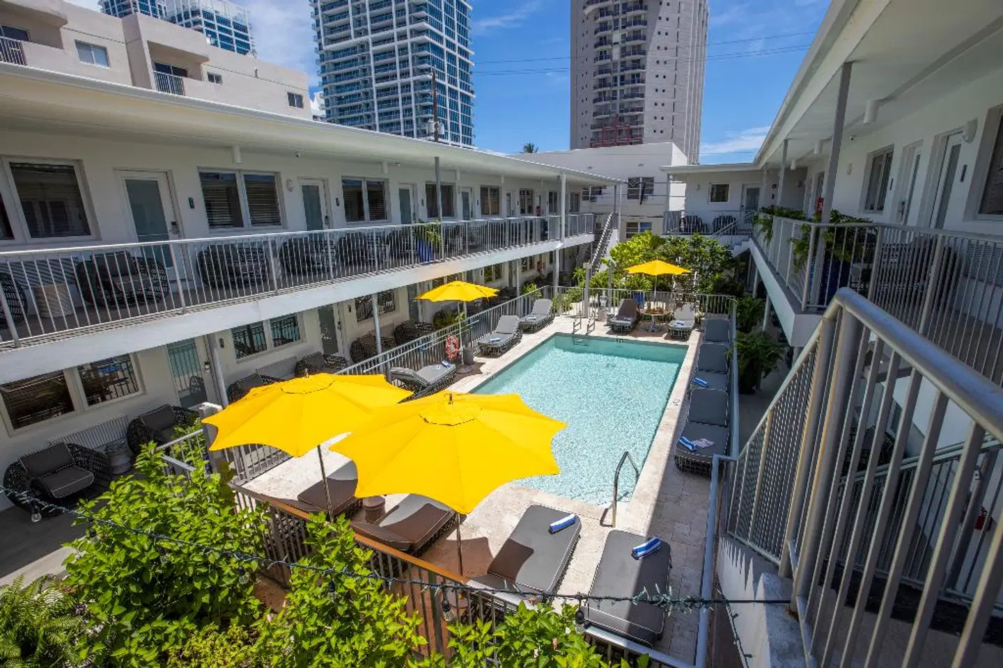 Waterside Hotel OUTDOOR_POOL