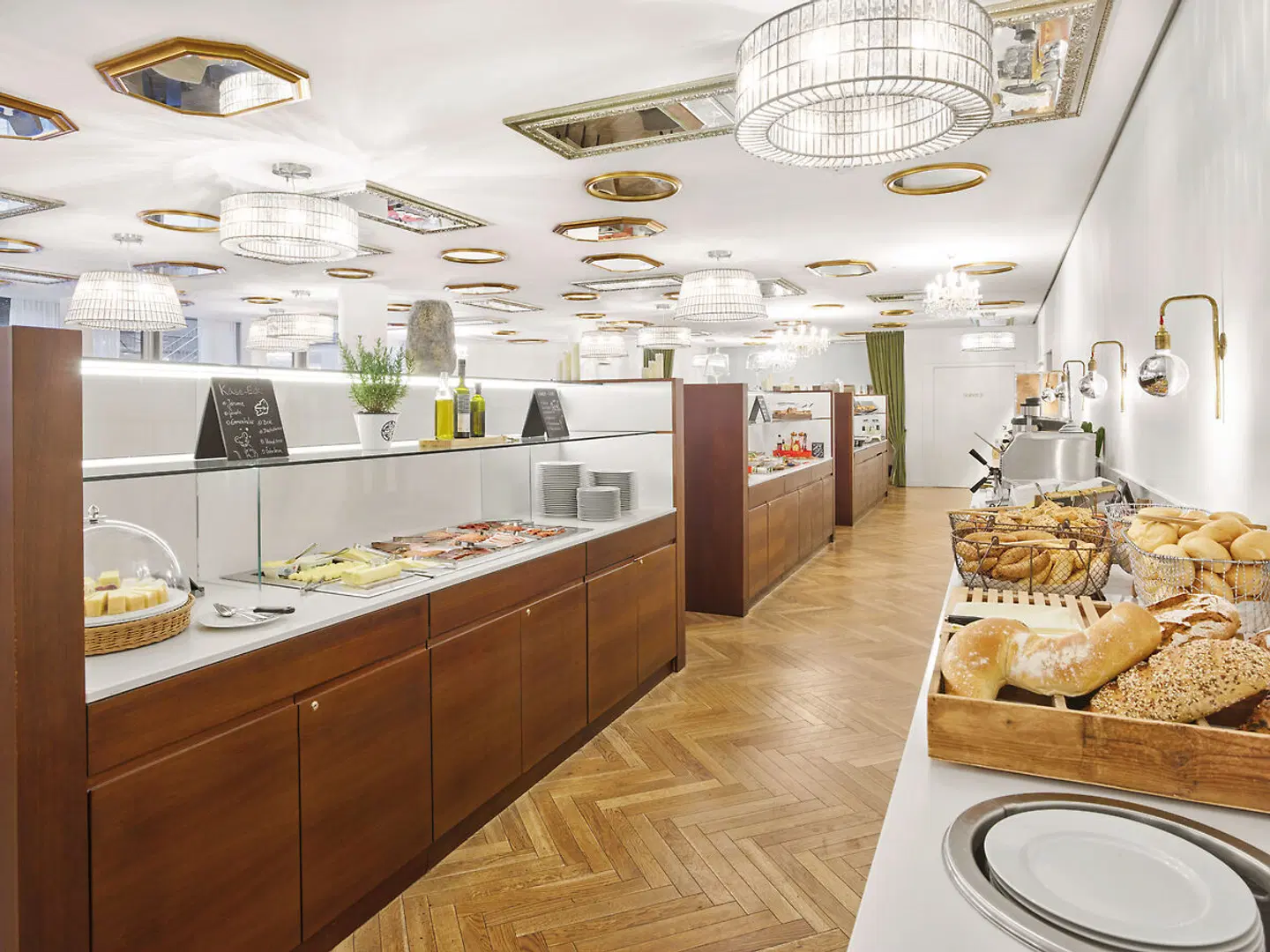 Crown Plaza Vienna Restaurant