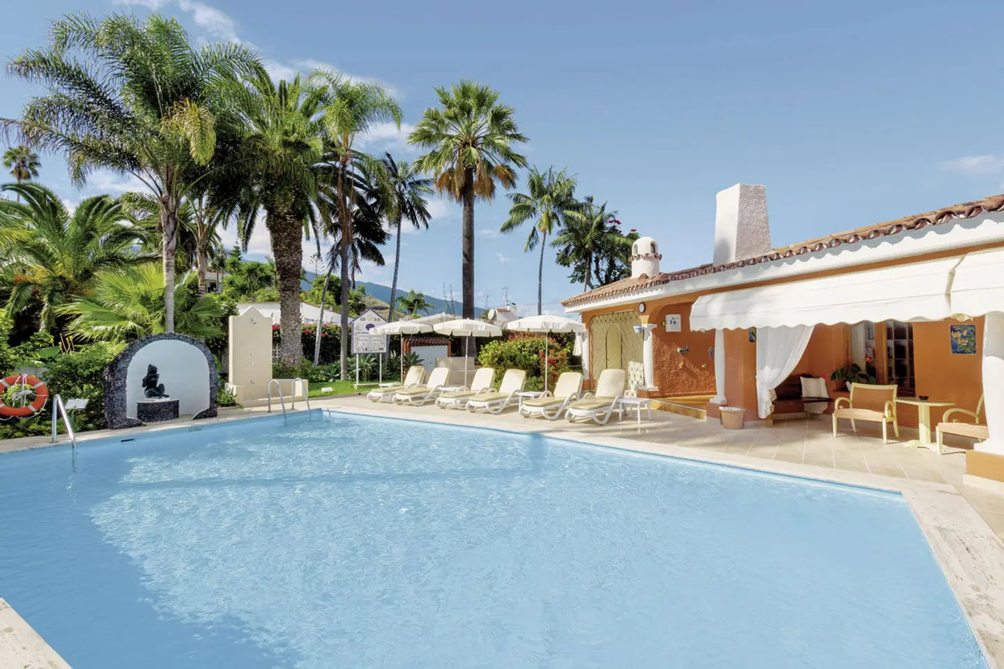 Ambassador Apartamentos OUTDOOR_POOL